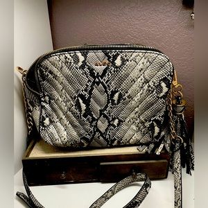 Black and white snake skin handbag! Aldo!